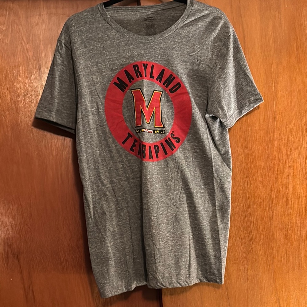 Gray and Red Short Sleeve Tees with Circular Design